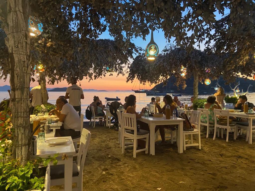 Arriba Pension&Restaurant Gumusluk Bagian luar foto